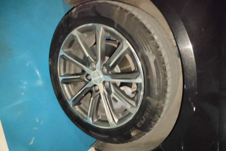 Used Buick LaCrosse 2019 28T Luxury Version Right Front Wheel Hub