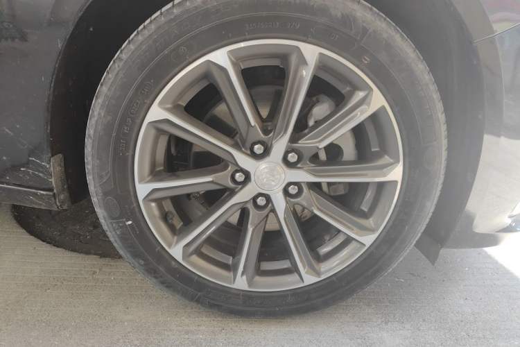 Used Buick LaCrosse 2019 28T Elite Edition Right Front Wheel Hub