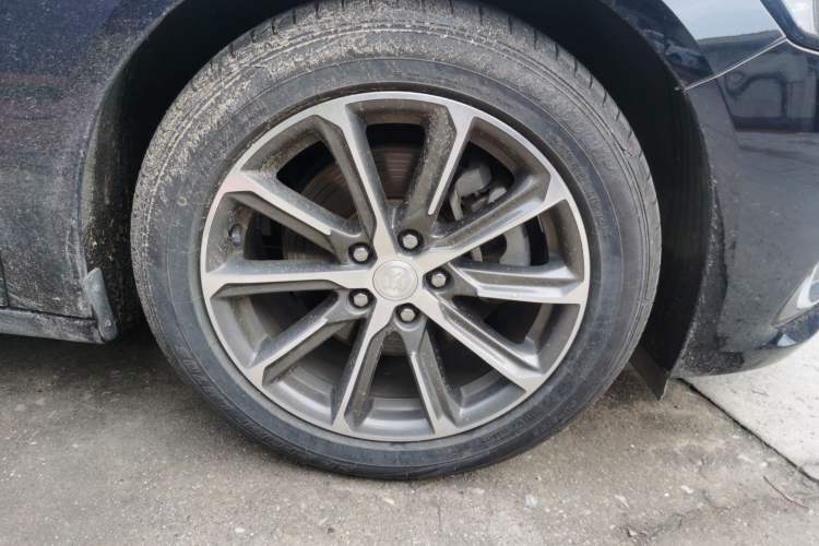 Used Buick LaCrosse 2019 28T Luxury Version Right Front Wheel Hub