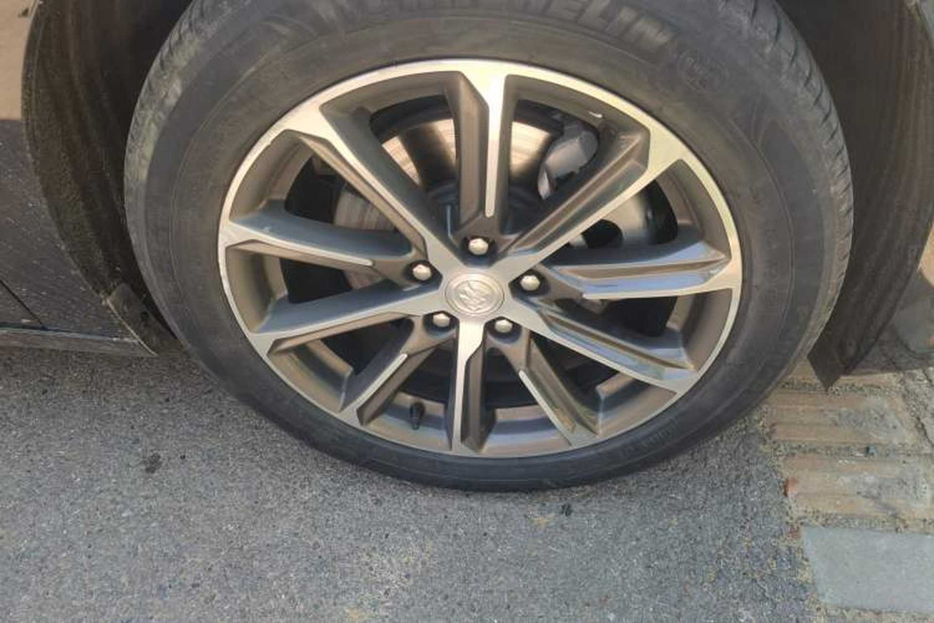 Used Buick LaCrosse 2019 28T Elite Edition Right Front Wheel Hub