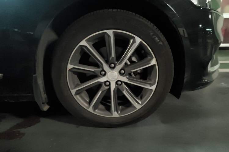Used Buick LaCrosse 2019 28T Luxury Version Right Front Wheel Hub