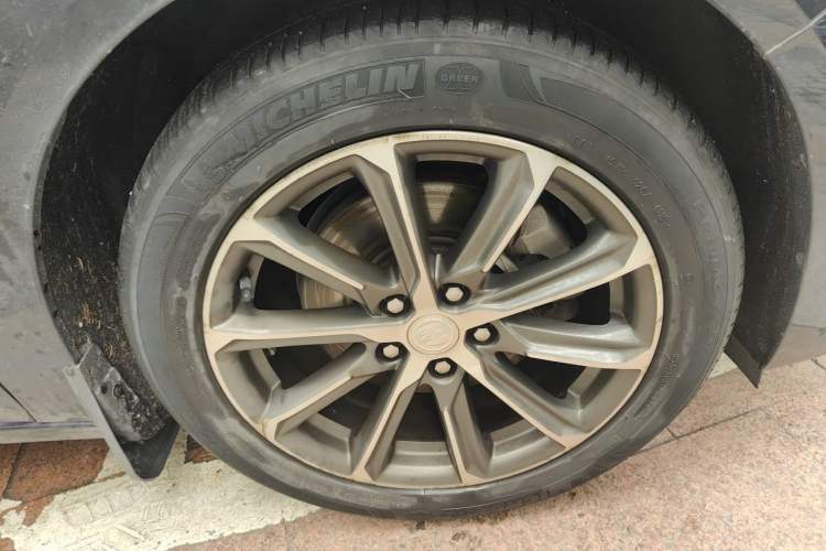 Used Buick LaCrosse 2019 28T Luxury Version Right Front Wheel Hub