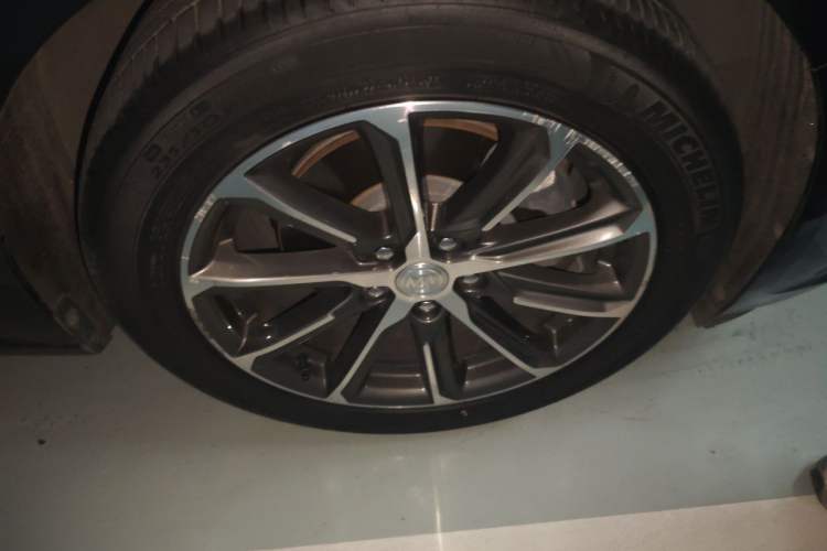 Used Buick LaCrosse 2019 28T Luxury Version Right Front Wheel Hub