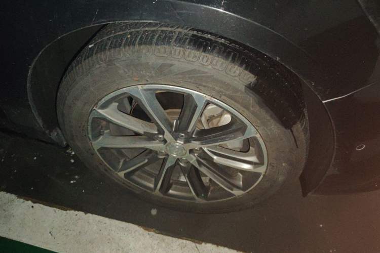 Used Buick LaCrosse 2019 28T Prestige Model Right Front Wheel Hub
