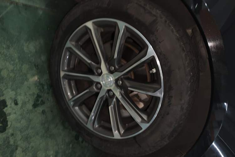 Used Buick LaCrosse 2019 28T Luxury Version Right Front Wheel Hub