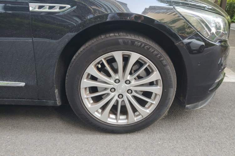 Used Buick LaCrosse 2019 28T Elite Edition Right Front Wheel Hub