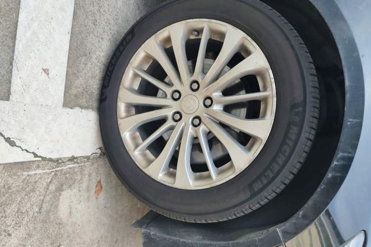Used Buick LaCrosse 2019 28T Elite Edition Right Front Wheel Hub