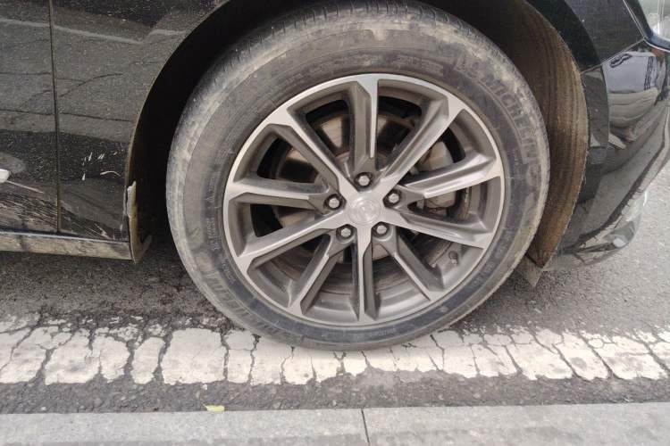 Used Buick LaCrosse 2019 28T Luxury Version Right Front Wheel Hub