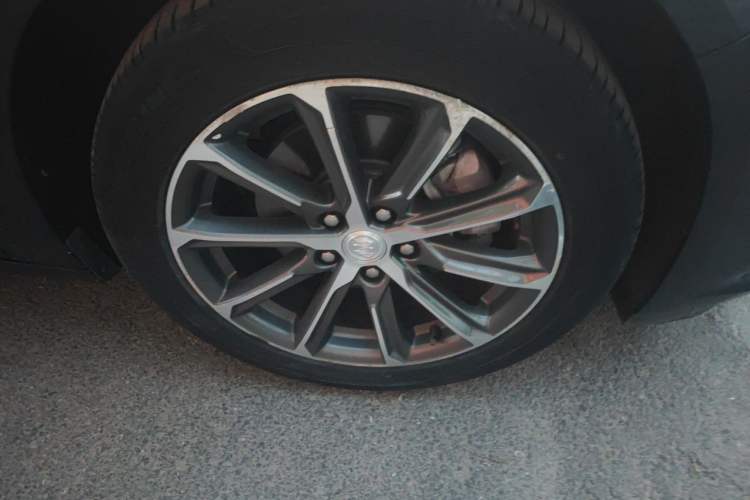 Used Buick LaCrosse 2019 28T Luxury Version Right Front Wheel Hub