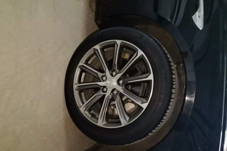 Used Buick LaCrosse 2019 28T Luxury Version Right Front Wheel Hub
