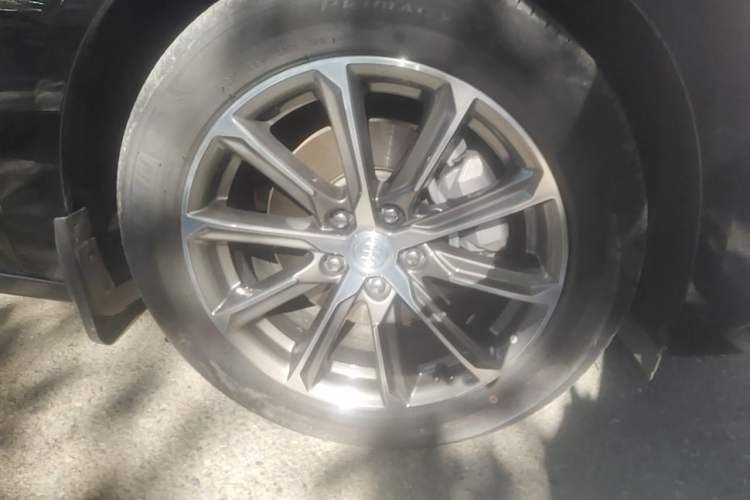 Used Buick LaCrosse 2019 28T Luxury Version Right Front Wheel Hub