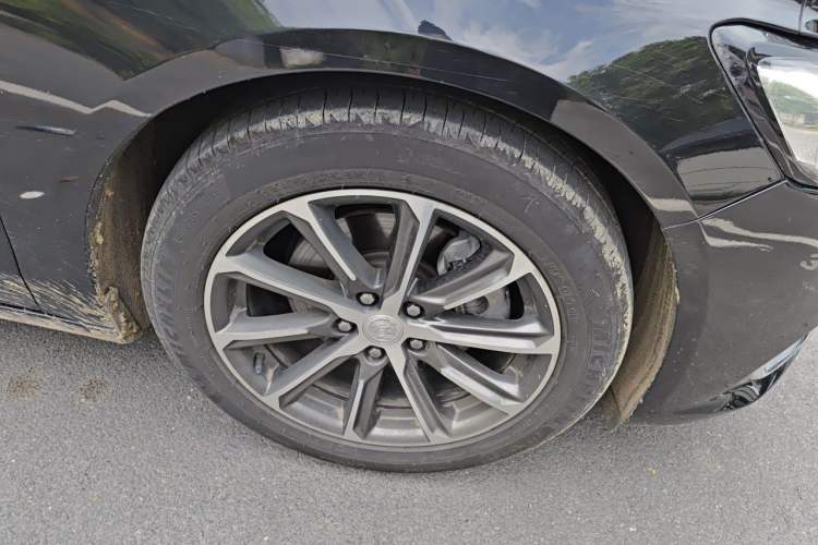 Used Buick LaCrosse 2019 28T Luxury Version Right Front Wheel Hub