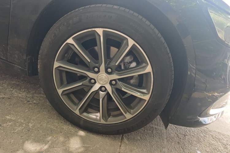 Used Buick LaCrosse 2019 28T Elite Edition Right Front Wheel Hub