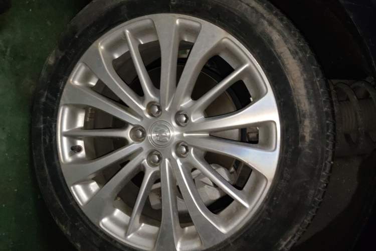 Used Buick LaCrosse 2019 28T Elite Edition Right Front Wheel Hub