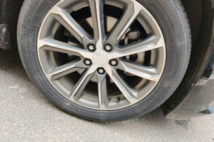 Used Buick LaCrosse 2019 28T Luxury Version Right Front Wheel Hub