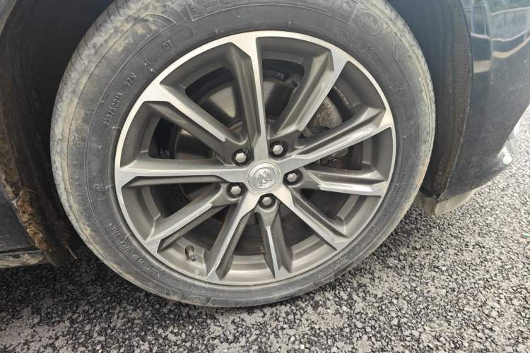 Used Buick LaCrosse 2019 28T Luxury Version Right Front Wheel Hub
