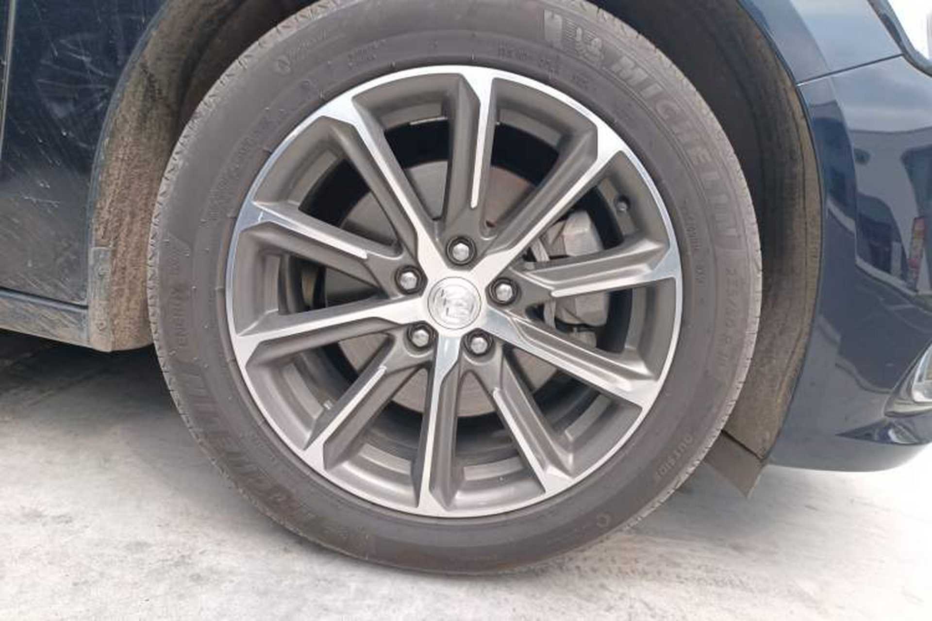 Used Buick LaCrosse 2019 28T Luxury Version Right Front Wheel Hub