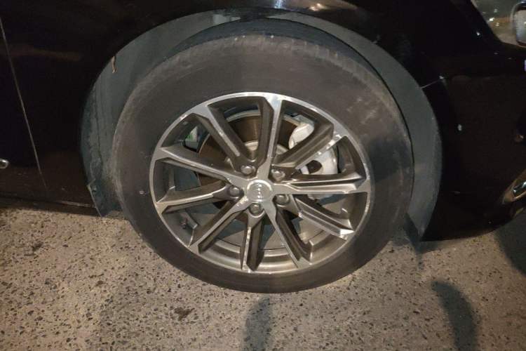 Used Buick LaCrosse 2019 28T Luxury Version Right Front Wheel Hub