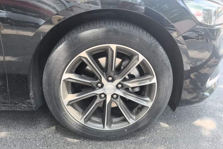 Used Buick LaCrosse 2019 28T Luxury Version Right Front Wheel Hub