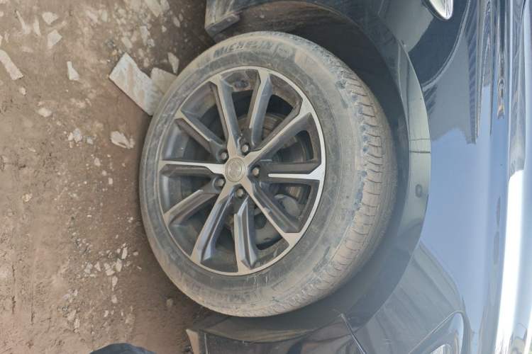 Used Buick LaCrosse 2019 28T Luxury Version Right Front Wheel Hub