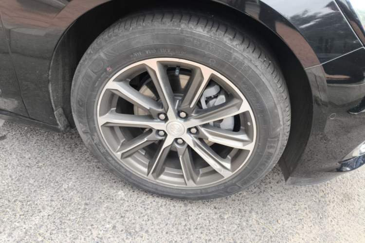 Used Buick LaCrosse 2019 28T Prestige Model Right Front Wheel Hub
