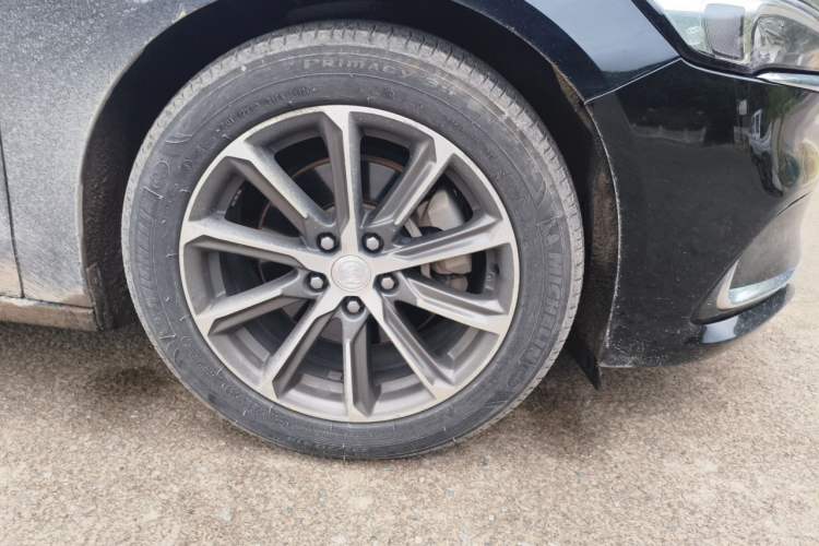 Used Buick LaCrosse 2019 28T Luxury Version Right Front Wheel Hub