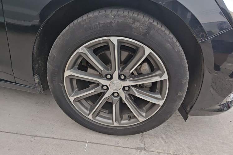 Used Buick LaCrosse 2019 28T Prestige Model Right Front Wheel Hub