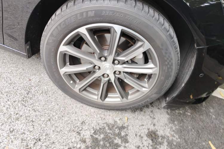 Used Buick LaCrosse 2019 28T Luxury Version Right Front Wheel Hub