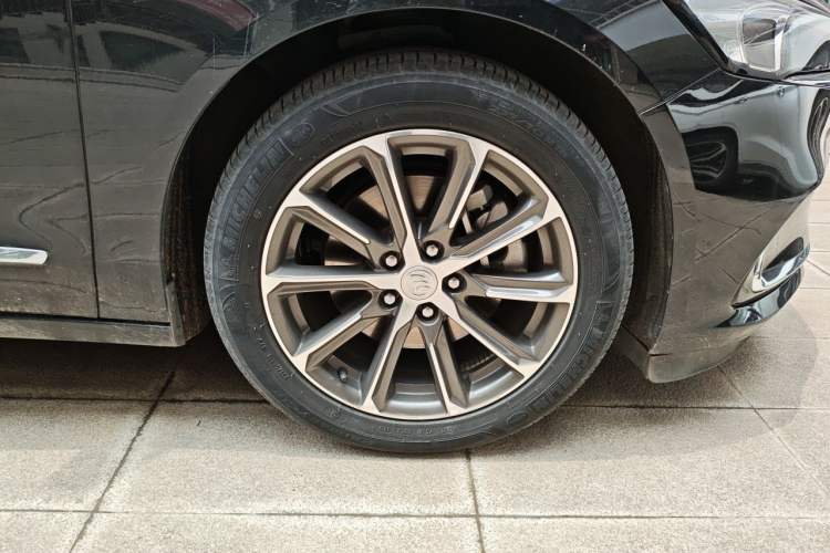 Used Buick LaCrosse 2019 28T Luxury Version Right Front Wheel Hub