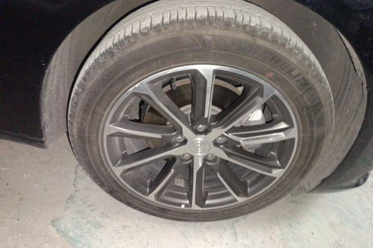 Used Buick LaCrosse 2019 28T Luxury Version Right Front Wheel Hub