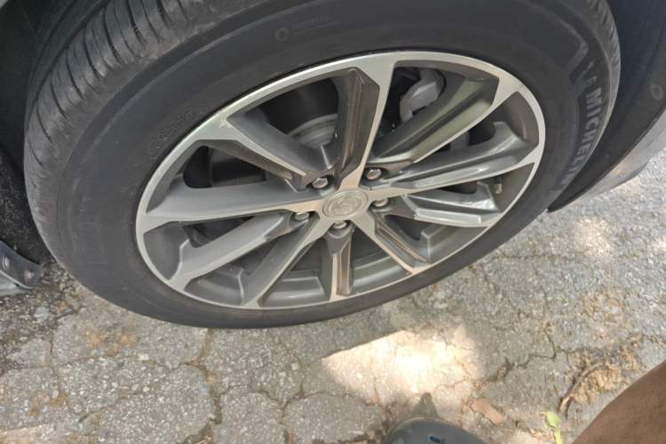 Used Buick LaCrosse 2019 28T Elite Edition Right Front Wheel Hub