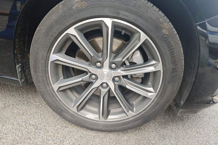 Used Buick LaCrosse 2019 28T Luxury Version Right Front Wheel Hub