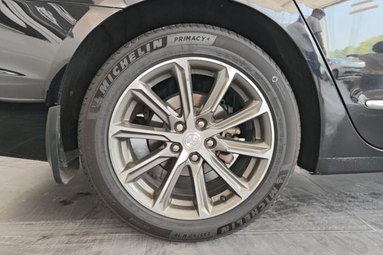 Used Buick LaCrosse 2019 28T Luxury Version Right Rear Wheel Hub
