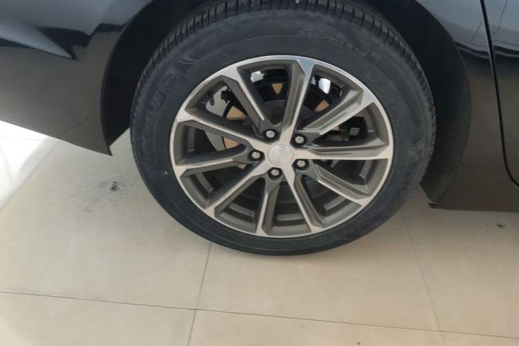 Used Buick LaCrosse 2019 28T Elite Edition Right Rear Wheel Hub