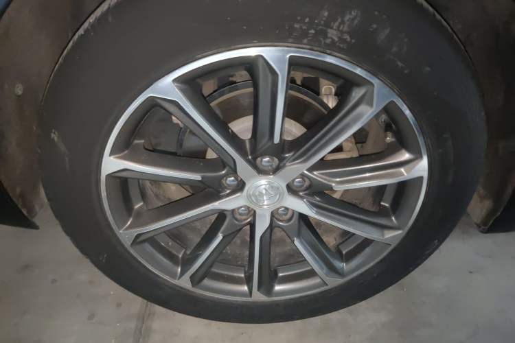 Used Buick LaCrosse 2019 28T Elite Edition Right Rear Wheel Hub