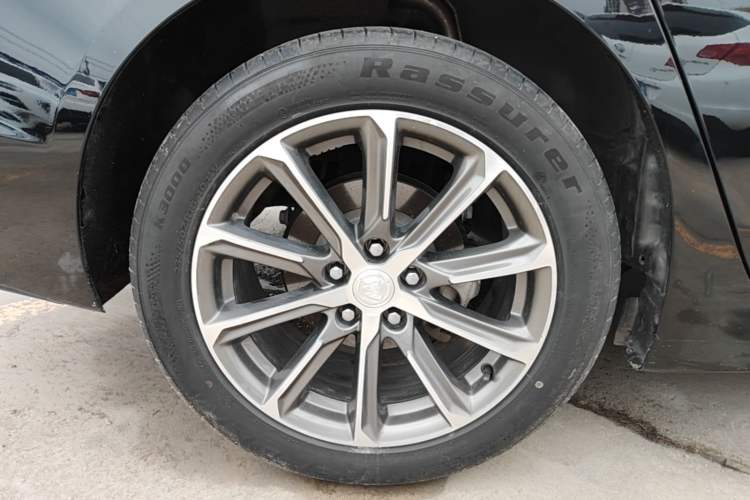 Used Buick LaCrosse 2019 28T Luxury Version Right Rear Wheel Hub