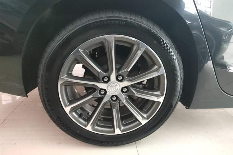 Used Buick LaCrosse 2019 28T Elite Edition Right Rear Wheel Hub