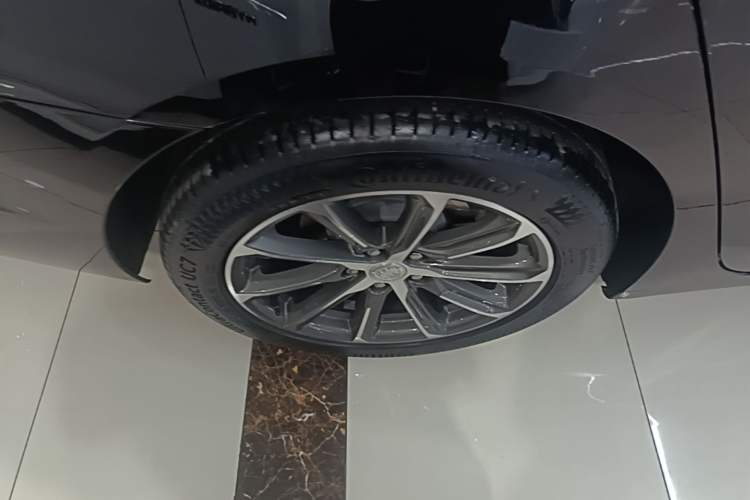 Used Buick LaCrosse 2019 28T Prestige Model Right Rear Wheel Hub