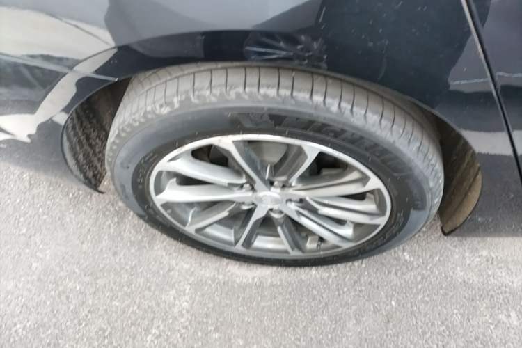 Used Buick LaCrosse 2019 28T Elite Edition Right Rear Wheel Hub