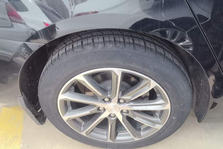 Used Buick LaCrosse 2019 28T Elite Edition Right Rear Wheel Hub