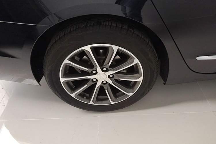 Used Buick LaCrosse 2019 28T Luxury Version Right Rear Wheel Hub