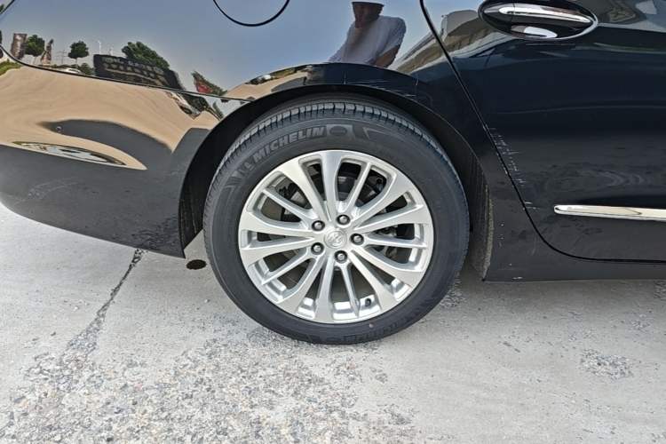 Used Buick LaCrosse 2019 28T Elite Edition Right Rear Wheel Hub