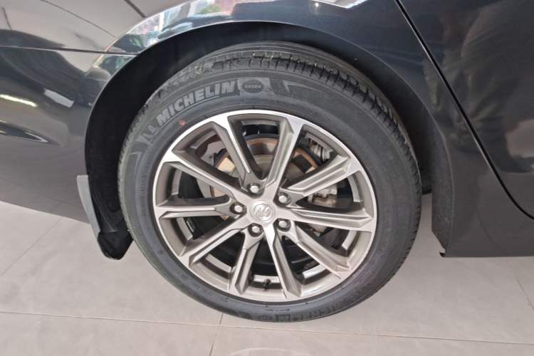 Used Buick LaCrosse 2019 28T Luxury Version Right Rear Wheel Hub