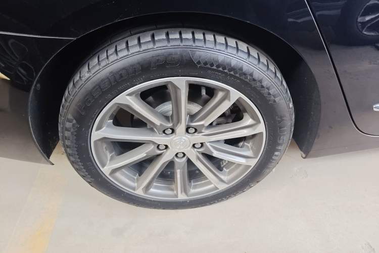 Used Buick LaCrosse 2019 28T Luxury Version Right Rear Wheel Hub