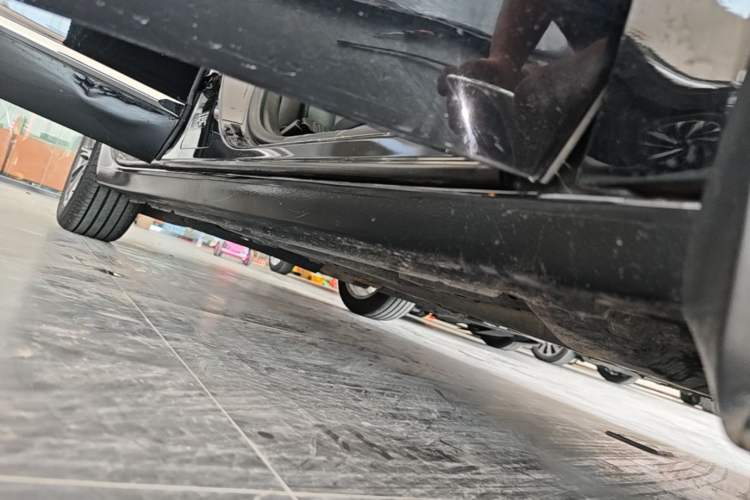 Used Buick LaCrosse 2019 28T Luxury Version Right Side Sill