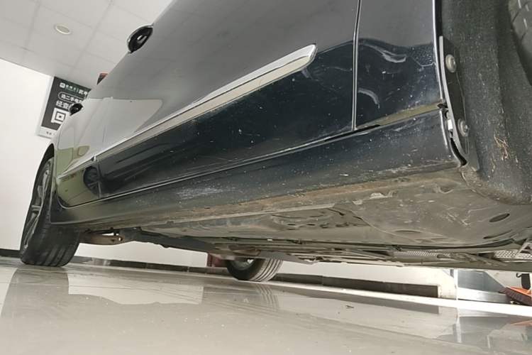 Used Buick LaCrosse 2019 28T Elite Edition Right Side Sill