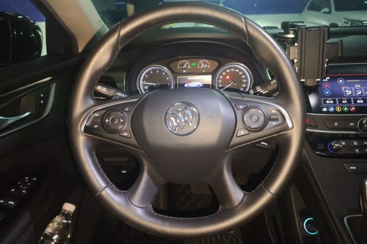 Used Buick LaCrosse 2019 28T Luxury Version Steering Wheel