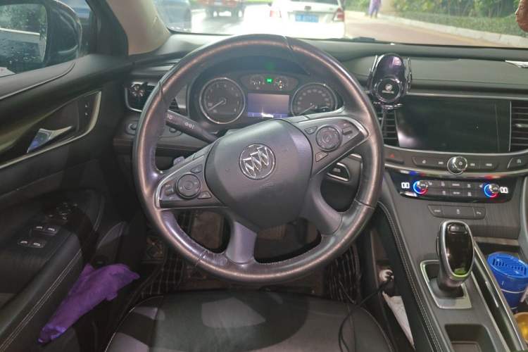Used Buick LaCrosse 2019 28T Luxury Version Steering Wheel