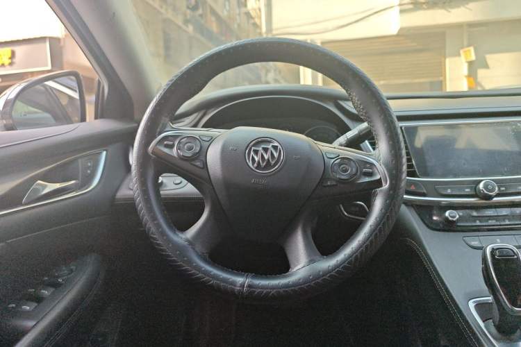 Used Buick LaCrosse 2019 28T Luxury Version Steering Wheel