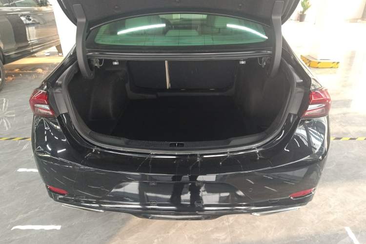 Used Buick LaCrosse 2019 28T Elite Edition Trunk
